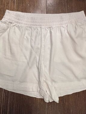 2 Pair Old Navy Flat Front Linen Shorts (LOT, white and khaki brown)